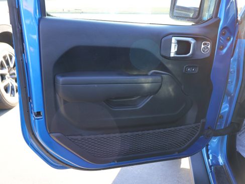 Used 2024 Jeep Gladiator Mojave w/ Technology Group image 22