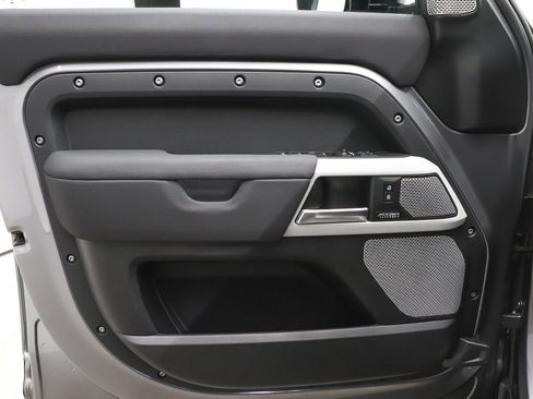 Used 2023 Land Rover Defender 130 X-Dynamic SE image 9