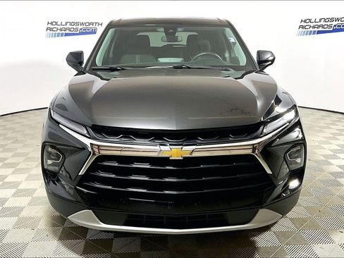 Used 2025 Chevrolet Blazer LT FWD image 2