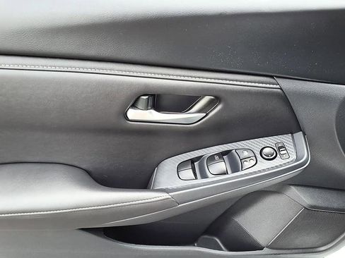 Used 2025 Nissan Sentra SV FWD image 11