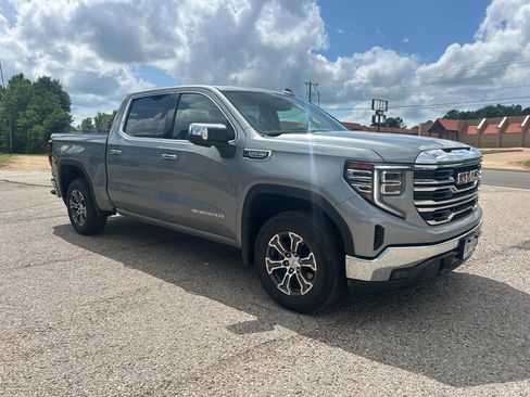Used 2025 GMC Sierra 1500 SLT image 4
