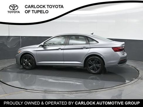 Used 2024 Volkswagen Jetta SE w/ Panoramic Sunroof Package FWD image 10