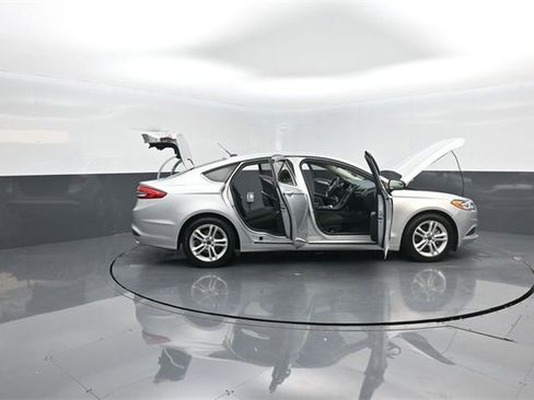 Used 2018 Ford Fusion SE w/ Fusion SE Technology Package image 36