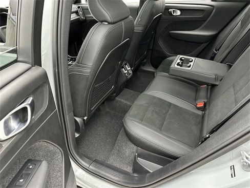 Certified 2025 Volvo XC40 B5 Plus image 23