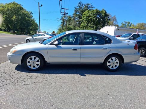 Used 2005 Ford Taurus SEL FWD image 2