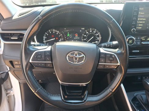 Used 2021 Toyota Highlander XLE AWD/4WD image 19