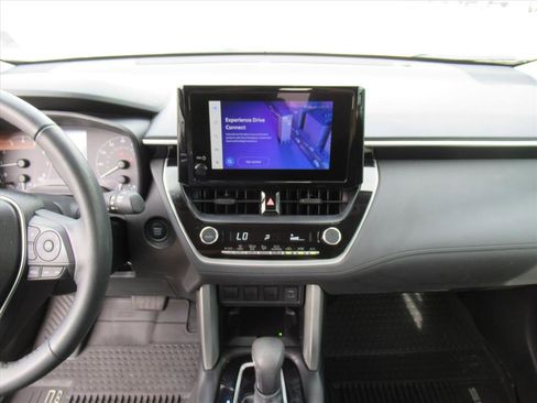 Used 2024 Toyota Corolla Cross LE image 20