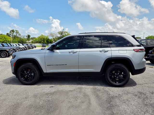 New 2026 Jeep Grand Cherokee Altitude RWD image 5