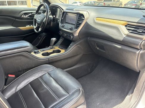 Used 2018 GMC Acadia Denali w/ Technology Package FWD image 30