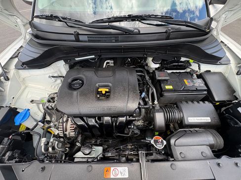 Used 2025 Kia Soul LX w/ LX Technology Package FWD image 30