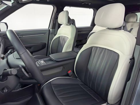 Used 2024 Kia EV9 GT-Line image 43