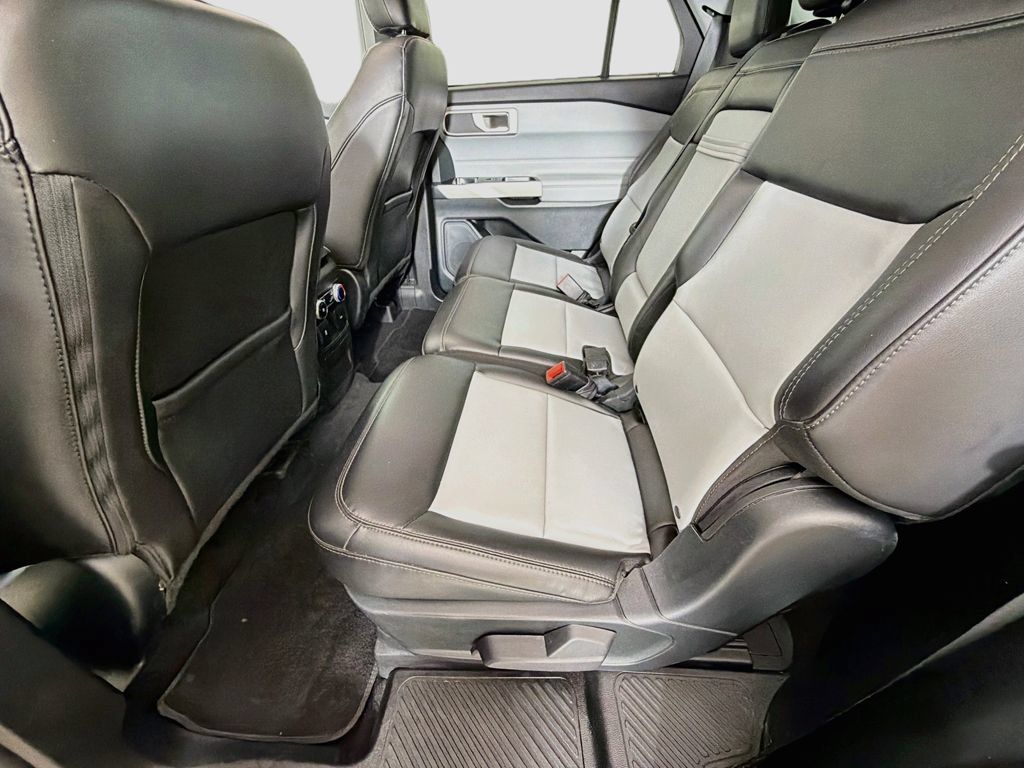 Used 2024 Ford Explorer XLT w/ XLT Sport Appearance Package AWD/4WD image 27