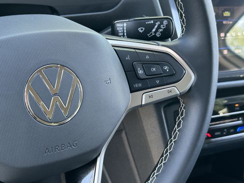 Used 2024 Volkswagen Tiguan SE FWD image 27