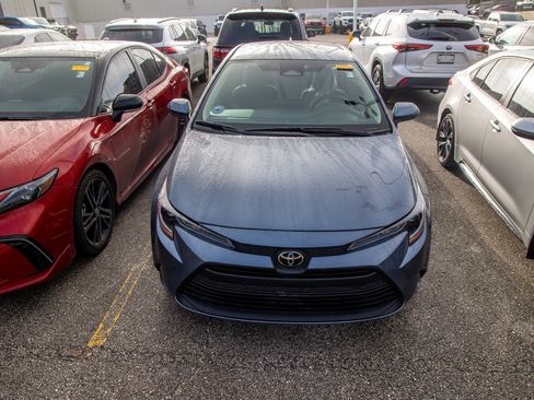 Used 2025 Toyota Corolla LE image 5