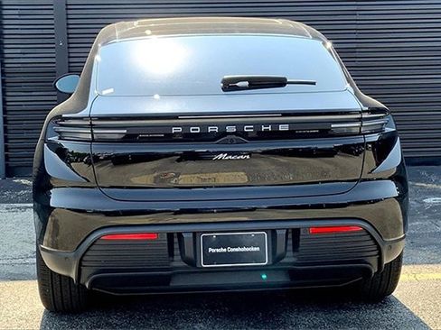 Used 2025 Porsche Macan Electric image 9