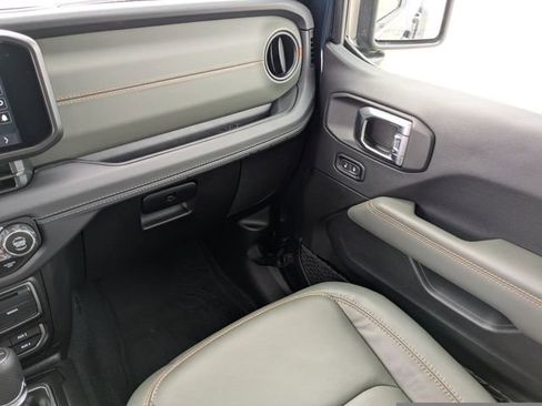 Used 2025 Jeep Gladiator Mojave w/ Safety Group image 16