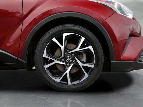 Used 2018 Toyota C-HR XLE FWD image 9