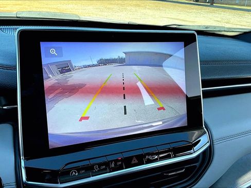 Used 2023 Jeep Compass Limited image 14