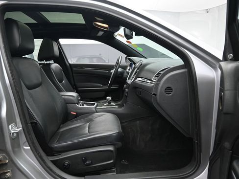 Used 2014 Chrysler 300 C w/ Light Group image 29