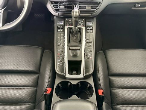 Certified 2020 Porsche Macan Turbo AWD/4WD image 16