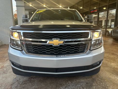 Used 2020 Chevrolet Suburban LT image 2