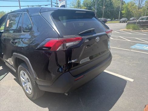 Used 2023 Toyota RAV4 LE AWD/4WD image 5