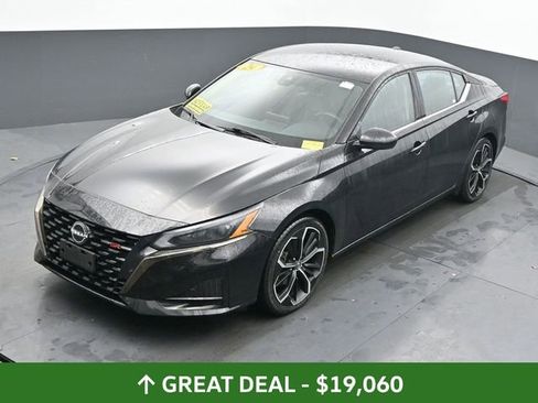 Used 2024 Nissan Altima 2.5 SR image 39