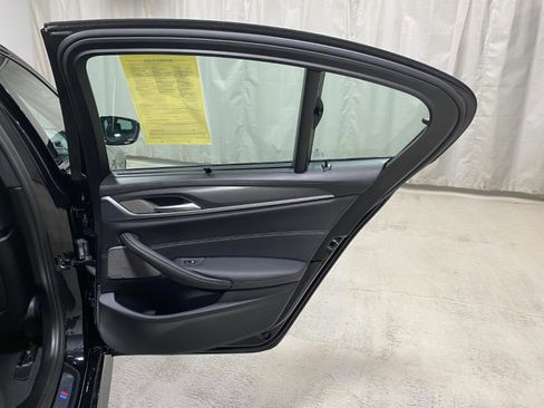 Used 2021 BMW M550i xDrive w/ Executive Package image 25