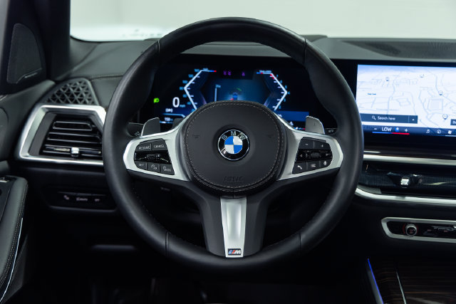 Certified 2025 BMW X5 xDrive40i w/ M Sport Package AWD/4WD image 14