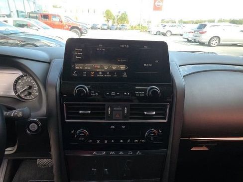 Used 2022 Nissan Armada SV w/ SV Appearance Package image 18
