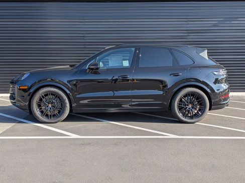 Certified 2025 Porsche Cayenne E-Hybrid AWD/4WD image 2