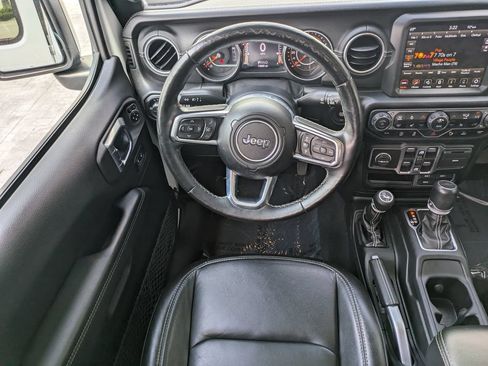 Used 2020 Jeep Gladiator Overland AWD/4WD image 12
