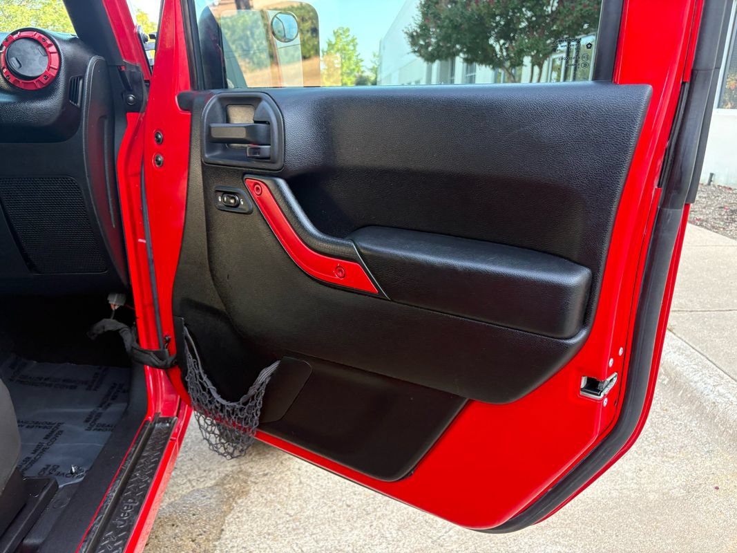 Used 2016 Jeep Wrangler Sahara w/ Connectivity Group AWD/4WD image 23