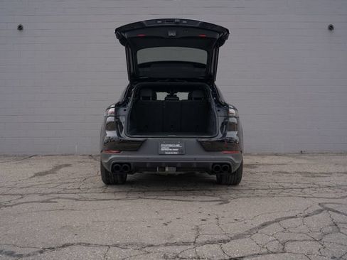 Certified 2023 Porsche Cayenne S AWD/4WD image 14