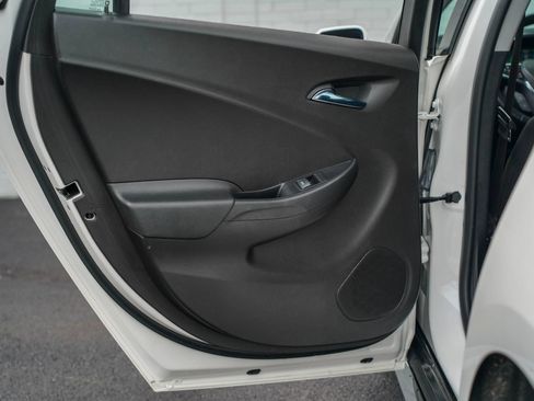 Used 2018 Chevrolet Volt Premier w/ Driver Confidence Package FWD image 28