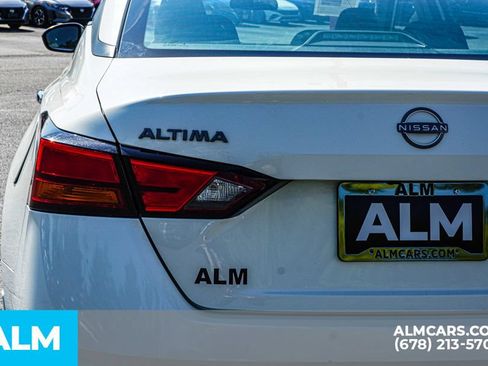 Used 2025 Nissan Altima 2.5 SV FWD image 12