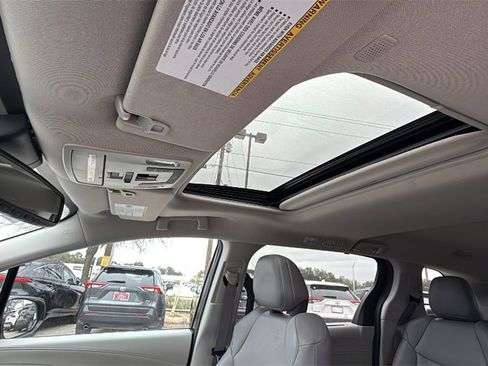 Used 2024 Toyota Sienna XLE image 16