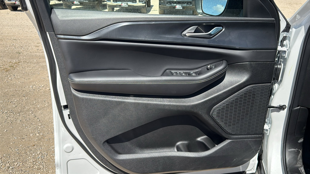 New 2027 Jeep Grand Cherokee Laredo RWD image 9