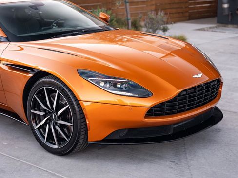 Used 2018 Aston Martin DB11 Coupe image 16