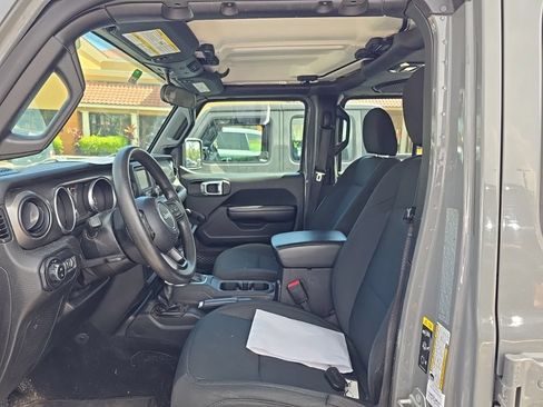 Used 2021 Jeep Gladiator Sport AWD/4WD image 5