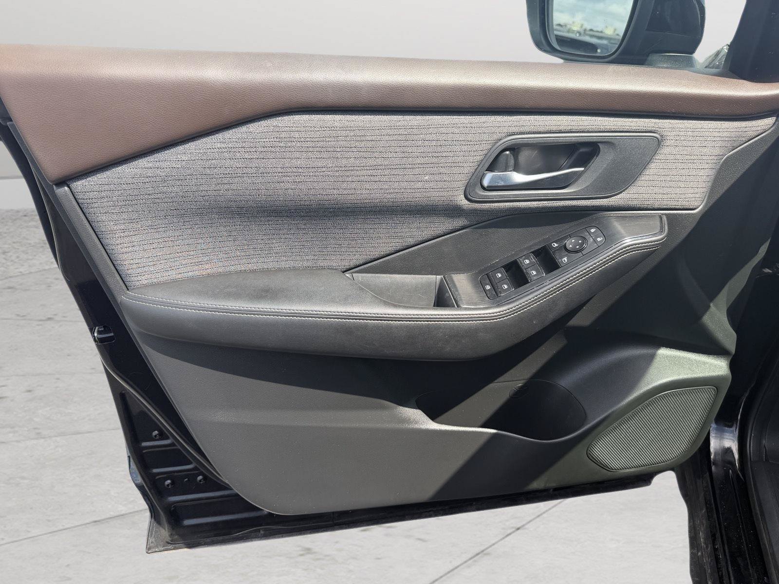 New 2023 Nissan Rogue SV AWD/4WD image 10