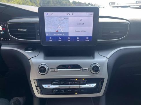 Used 2022 Ford Explorer XLT w/ Equipment Group 202A AWD/4WD image 29