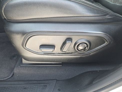 Used 2023 Jeep Grand Cherokee L Laredo image 12