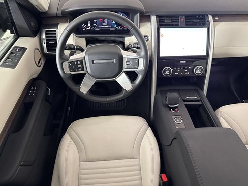 Used 2025 Land Rover Discovery S AWD/4WD image 27