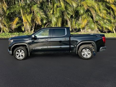 Used 2025 GMC Sierra 1500 SLT image 8
