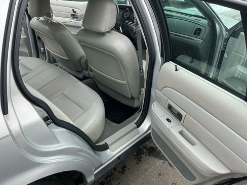 Used 2003 Ford Crown Victoria LX image 11