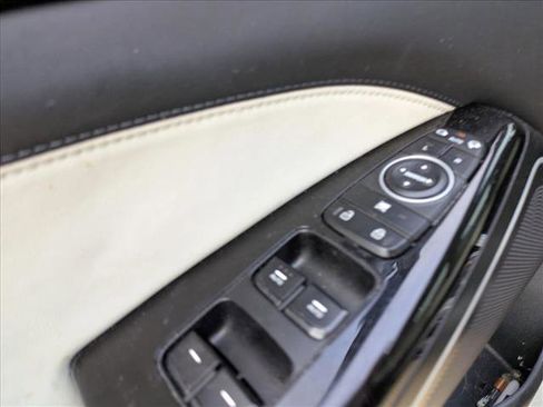 Used 2019 Kia Cadenza Limited image 12