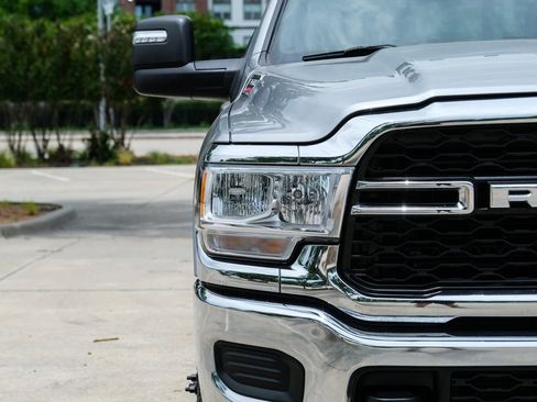 Used 2024 RAM 3500 Tradesman w/ Chrome Appearance Group AWD/4WD image 5