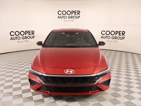 Certified 2025 Hyundai Elantra SEL FWD image 9
