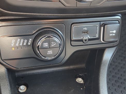 Certified 2023 Jeep Renegade Trailhawk AWD/4WD image 27